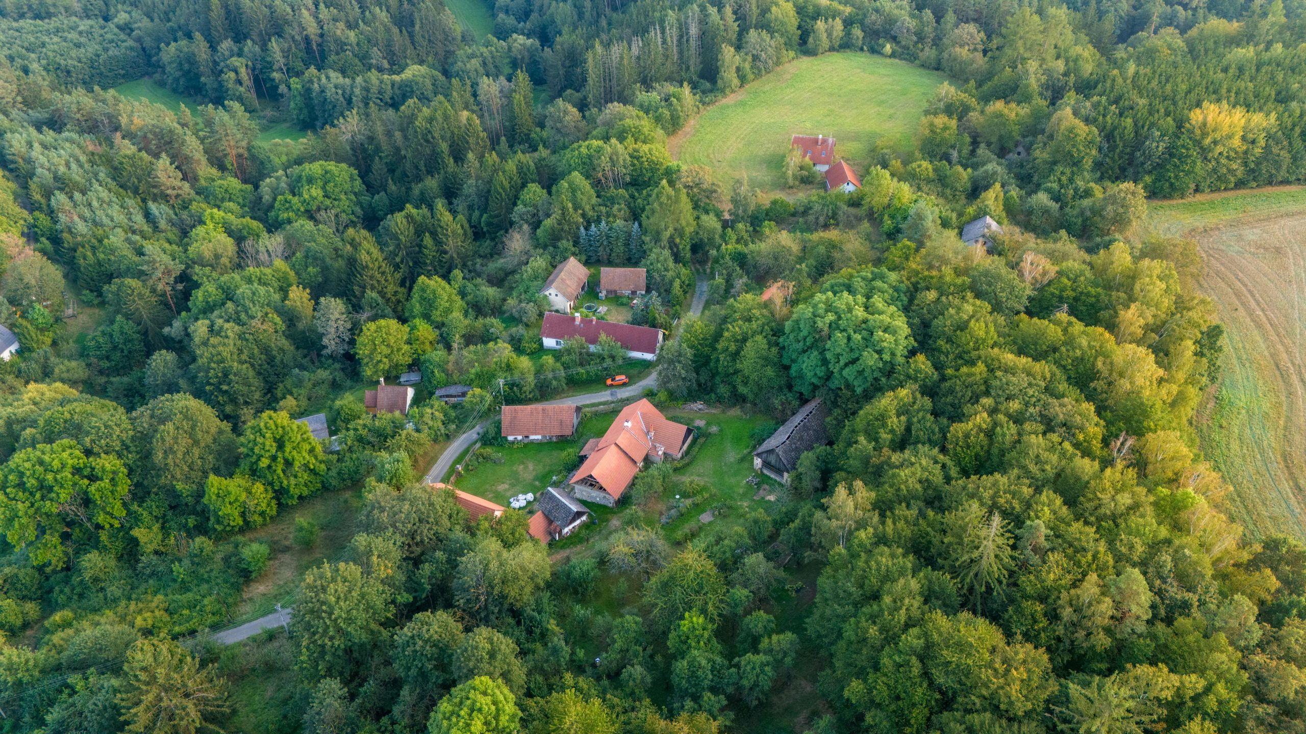 pexels stepan vrany 591647707 28126089 scaled Drones Services Auvergne Nettoyage par drone